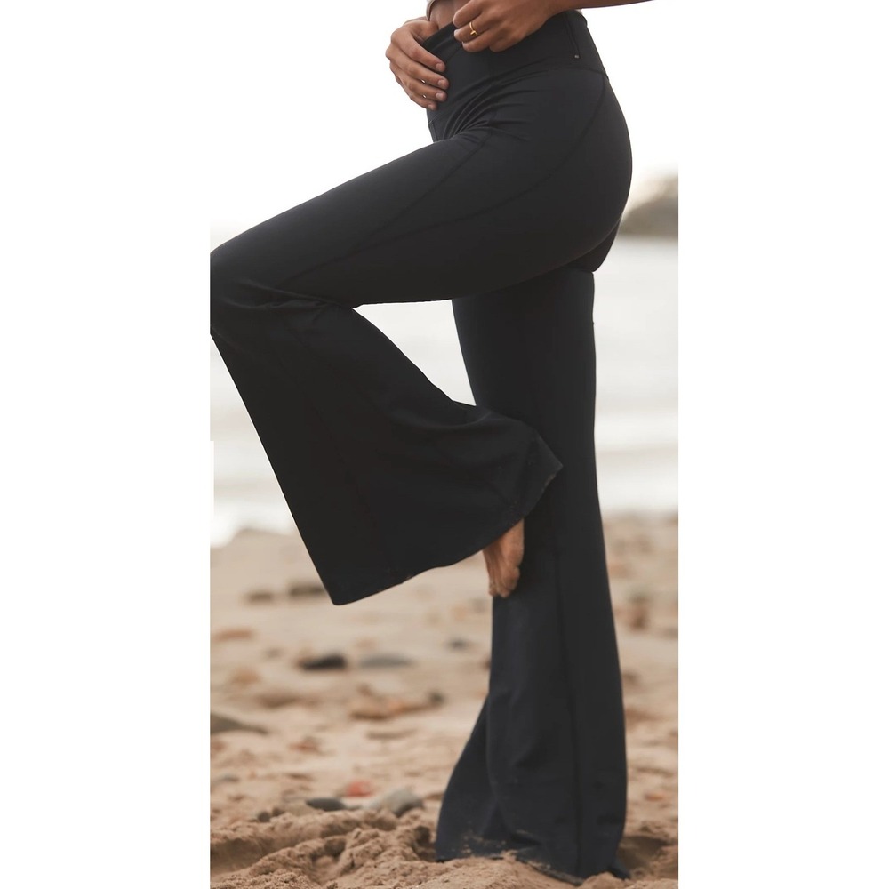 Free People Kick Start It Flare Leggings Pants M/L Black NWT Athleisure Yoga